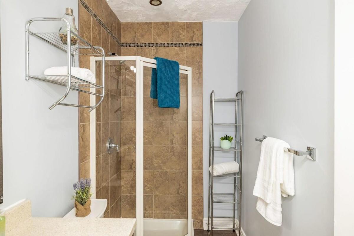 Pet-Friendly Home - Near Chinatown & Little Italy Ottawa Exterior photo