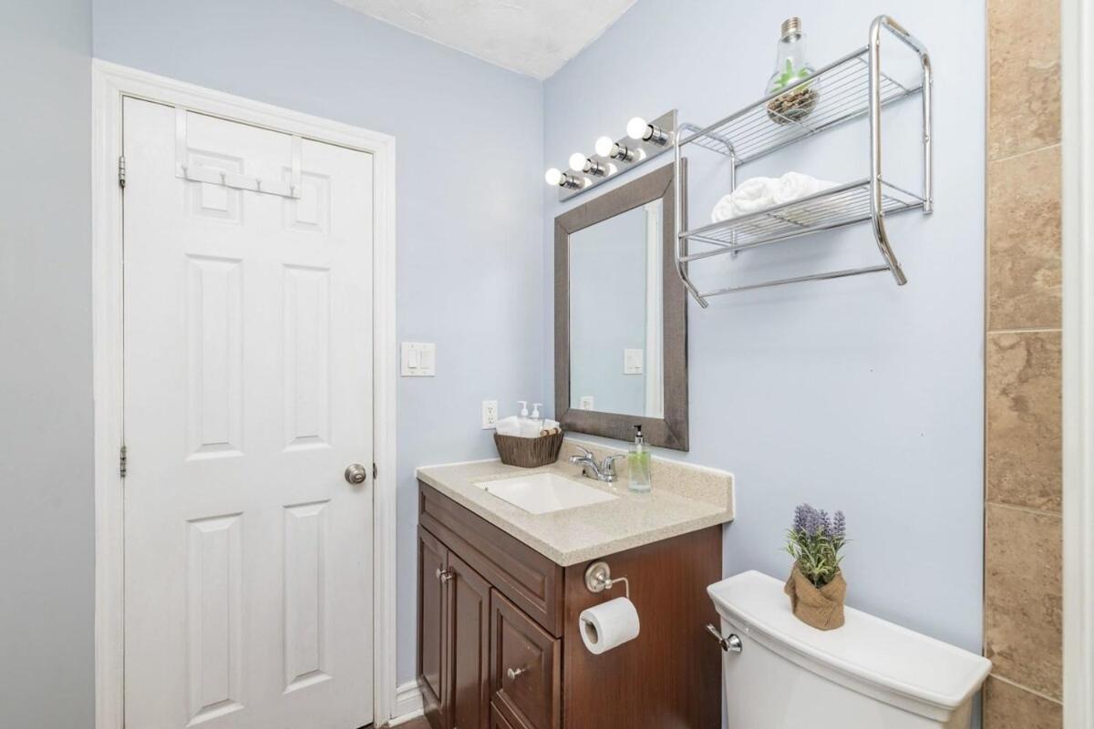 Pet-Friendly Home - Near Chinatown & Little Italy Ottawa Exterior photo